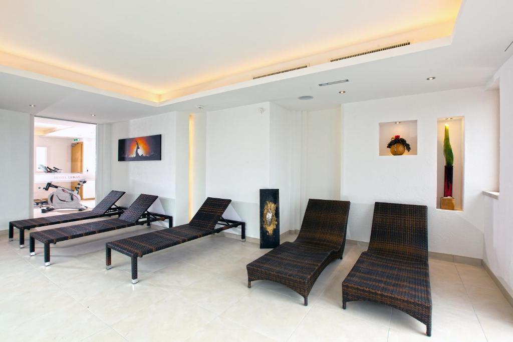 Hotel Lukas Фис Экстерьер фото