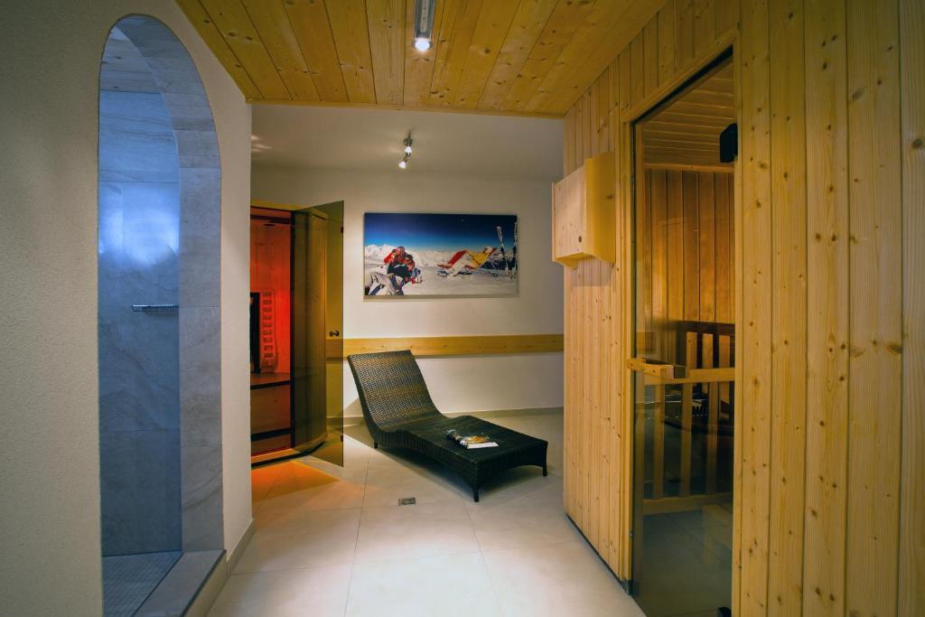 Hotel Lukas Фис Экстерьер фото