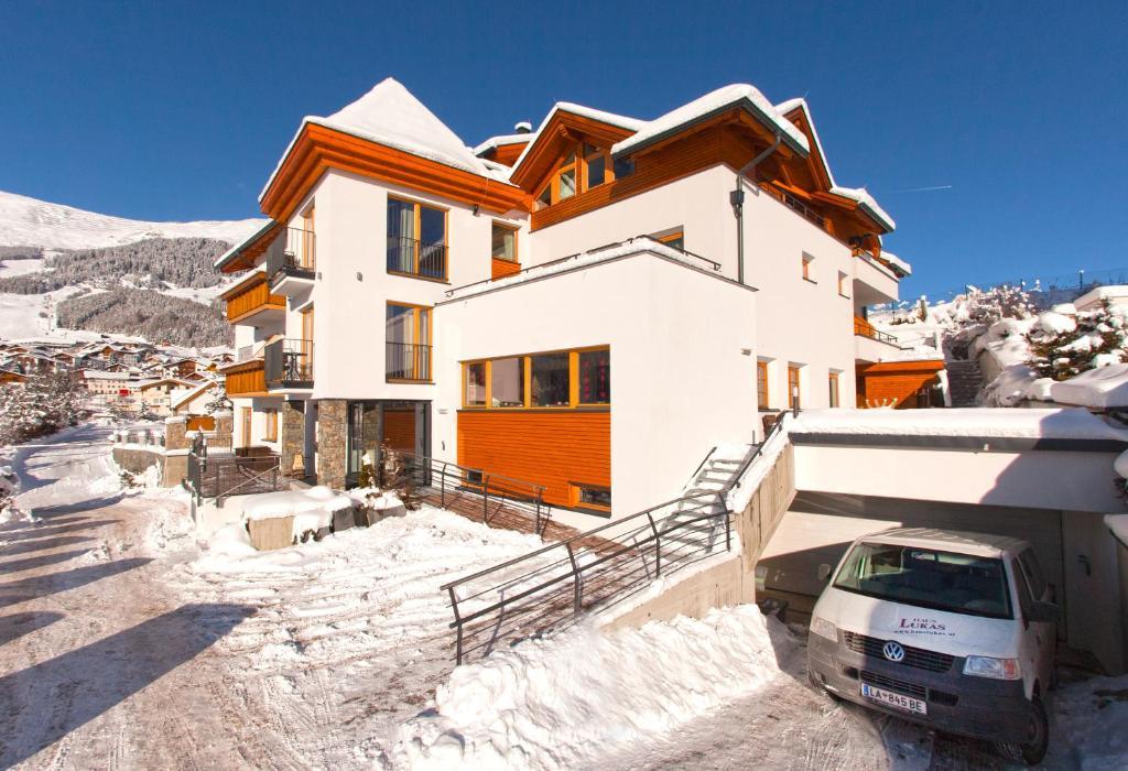 Hotel Lukas Фис Экстерьер фото
