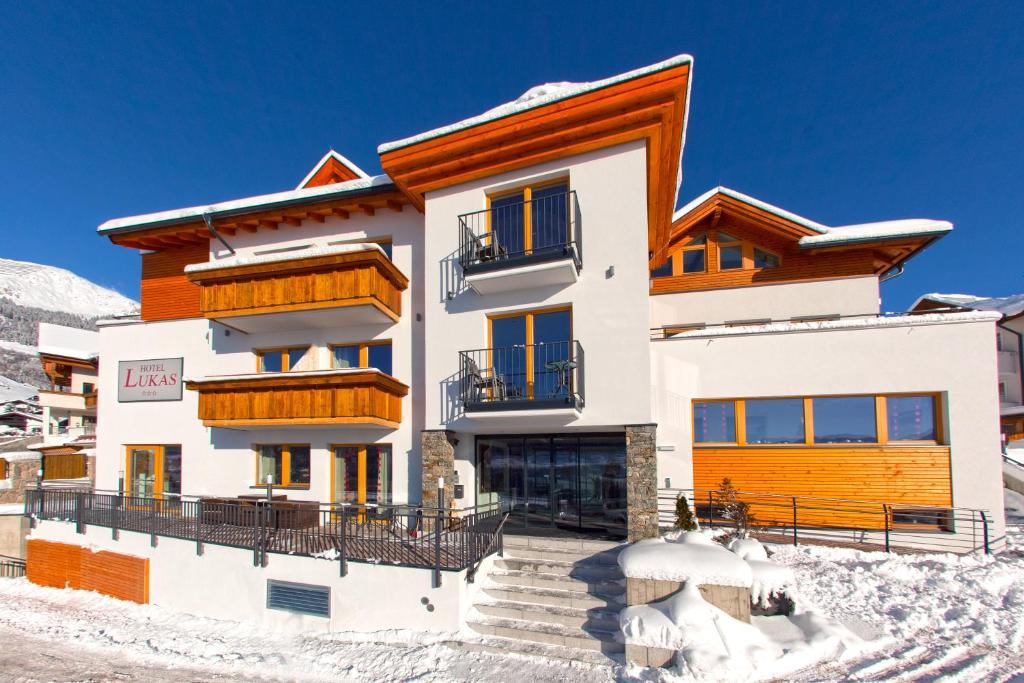 Hotel Lukas Фис Экстерьер фото