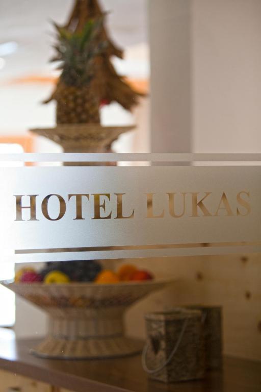 Hotel Lukas Фис Экстерьер фото