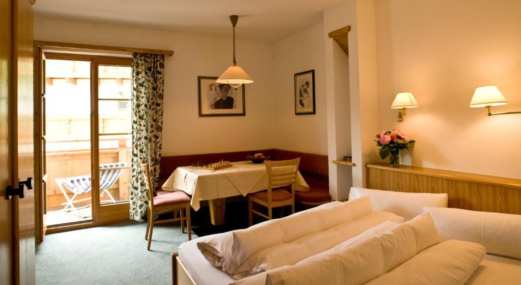 Hotel Lukas Фис Экстерьер фото