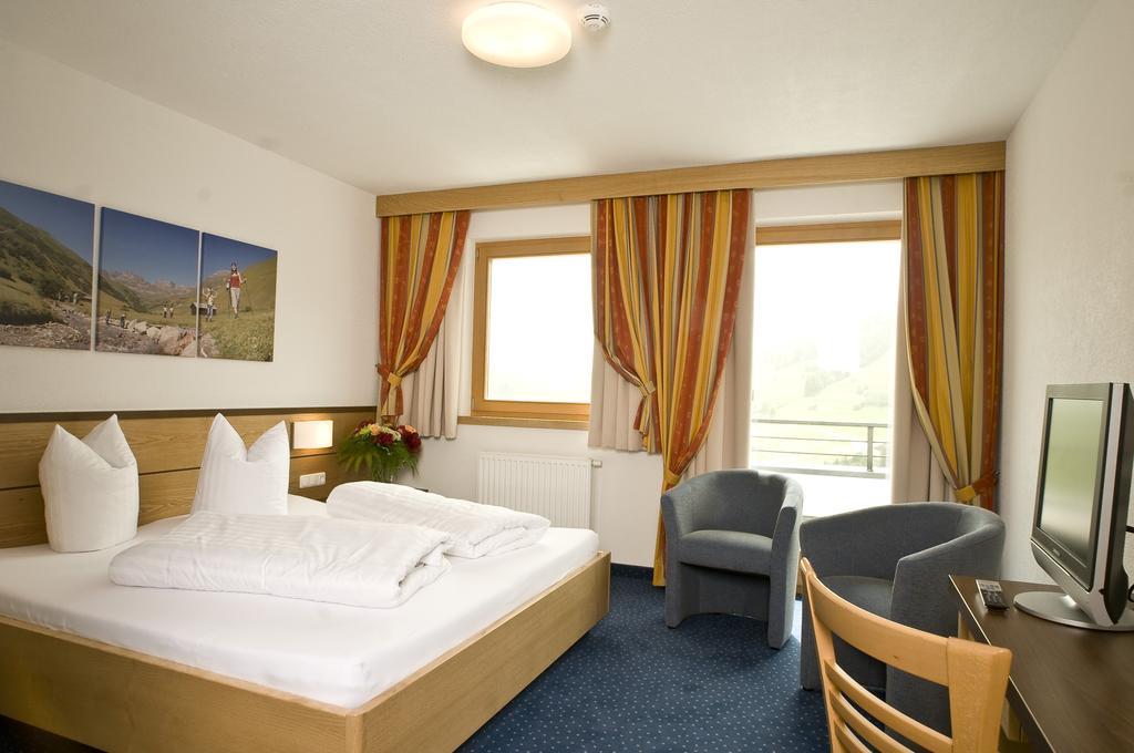 Hotel Lukas Фис Экстерьер фото
